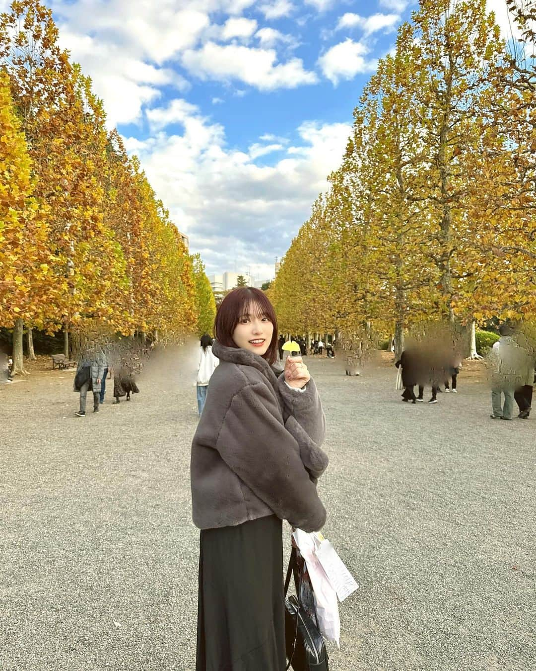 蟹沢萌子さんのインスタグラム写真 - (蟹沢萌子Instagram)「_ 紅葉を見に行きました🍂  桜にも出会えてしまったよ〜(!)」12月3日 20時03分 - kanisawa_moeko_