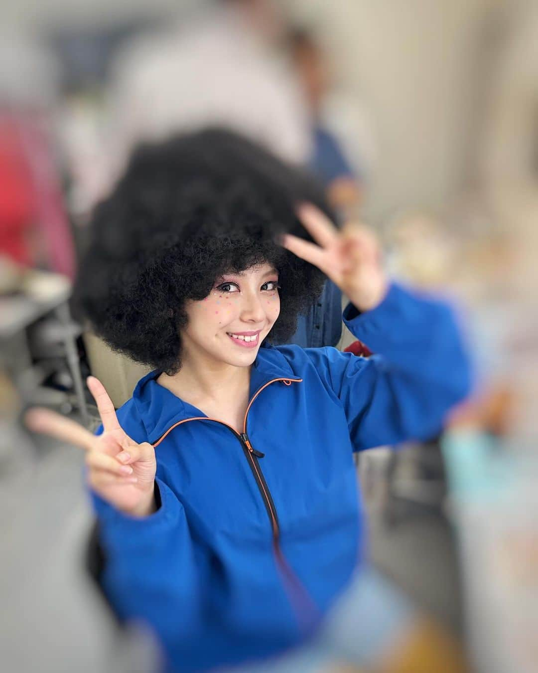 田中美麗さんのインスタグラム写真 - (田中美麗Instagram)「今夜0時55分から ABCテレビにてドラマ「こういうのがいい」第6話の放送です📺  おねったん回🩷 だけど写真は関係ありません。笑  放送後におねったんとの写真載せます🤳  そろそろ写真が尽きてきたので、、、  全くインスタ映えしない写真載せてみます笑  前の投稿との差がすごいけど、、、  オープニング映像の撮影中に、空き時間あったから ムラタングのアフロで遊んでみました🧑‍🦱  #こういうのがいい  #アフロ  #afro  #似合う ？  @kouiunogaii_abc」12月3日 20時25分 - mirei_tanaka_