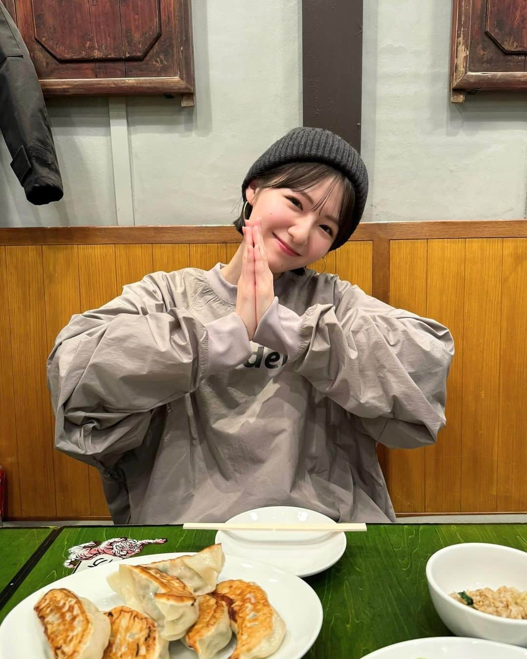 糸原美波さんのインスタグラム写真 - (糸原美波Instagram)「今日は大好きな餃子を 🥟🥢  めっちゃおっきい餃子やった 👀🥟 美味しすぎたぁ ♡  たまにはこういう普段の感じの写真を 😚笑」12月3日 20時19分 - minami_itohara