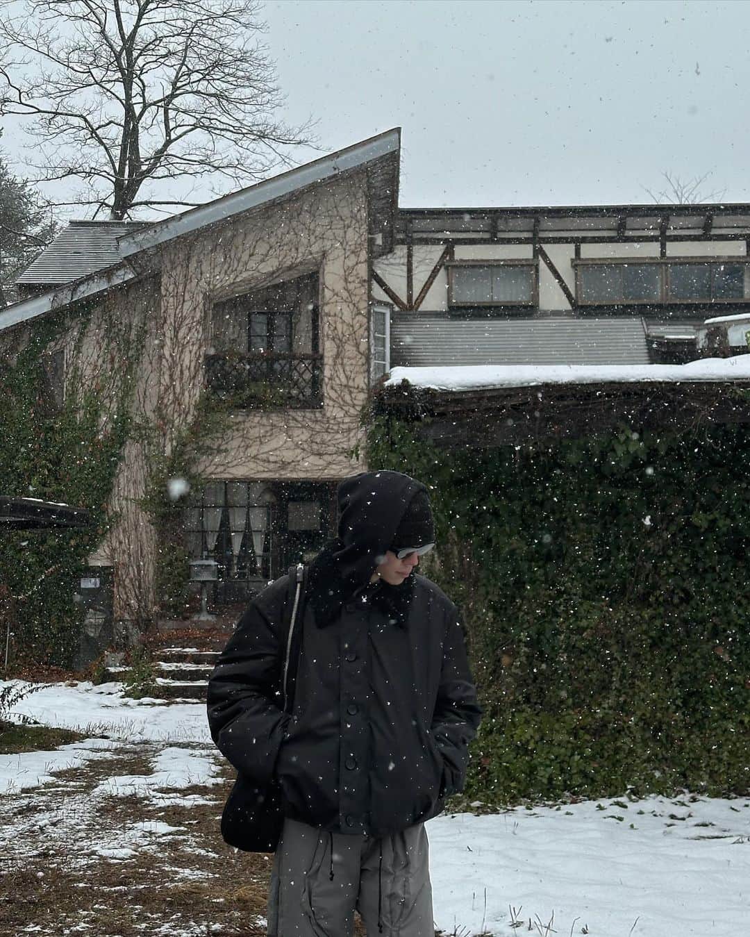 Roseのインスタグラム：「Glamping whirlwind tour❄️」
