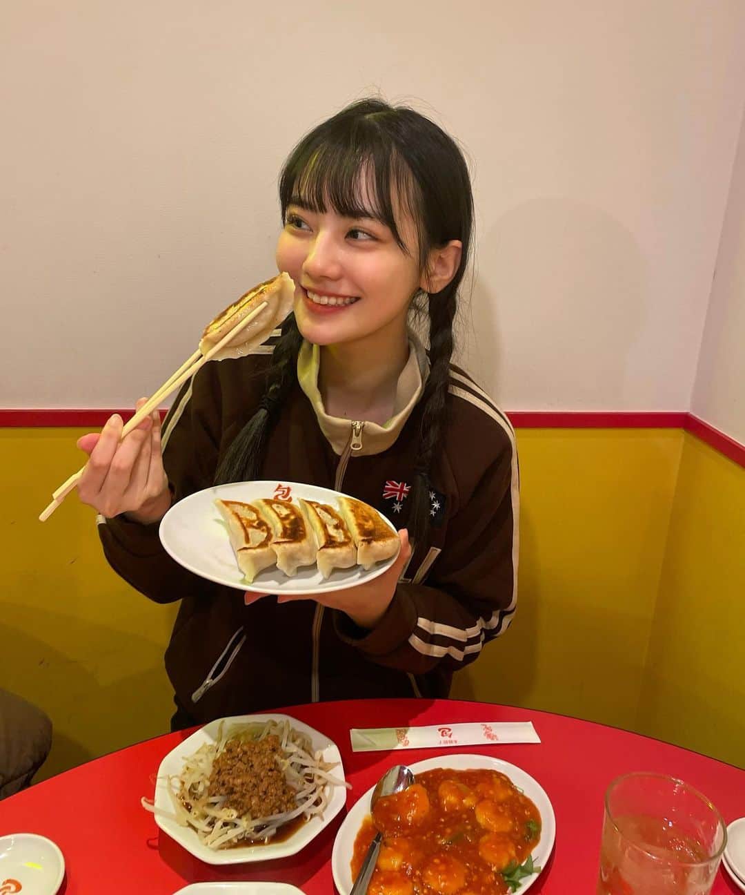 関谷瑠紀さんのインスタグラム写真 - (関谷瑠紀Instagram)「親友ちゃんとお姉ちゃんと一緒に🥟 本格餃子「包 」- TSUTSUMU -に行ってきた〜  この日は餃子を意識したカジュアルなコーデに。 美味しいし楽しいし嬉しかった1日  #本格餃子包 #餃子 #池尻大橋グルメ #カジュアルコーデ #みつあみ #古着女子 #関谷瑠紀」12月3日 20時34分 - ruki_0808