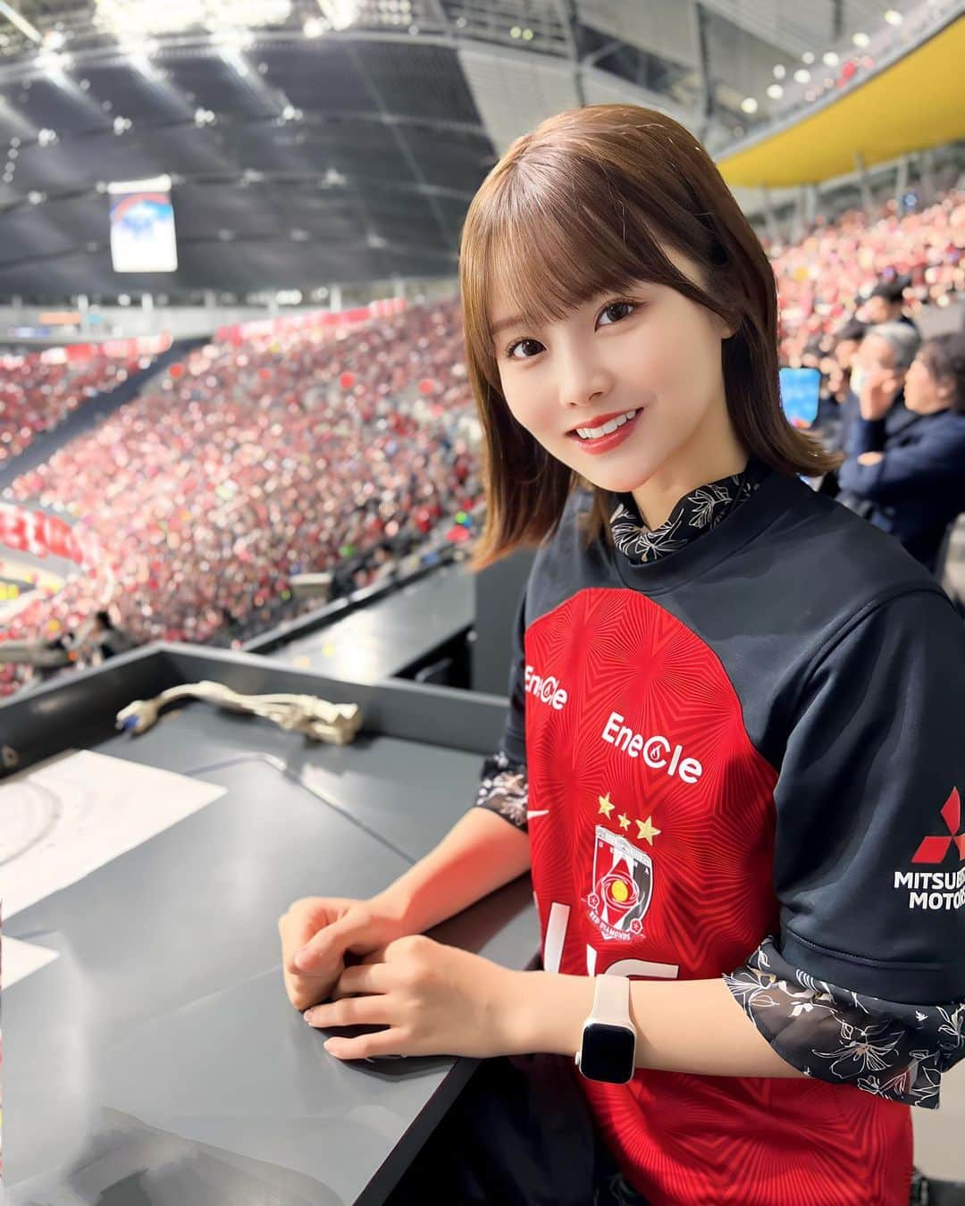 吉田恵美さんのインスタグラム写真 - (吉田恵美Instagram)「最終節コンサドーレ札幌戦！ 札幌まで駆けつけました✈️  順位は4位と、悔しさは残りますが… しっかり勝利で締めくくれてよかったです！ 監督、コーチ、選手、チームスタッフの方々、そしてサポーターの皆さんも！過密日程の中でのリーグ戦、本当にお疲れ様でした。  リーグ戦は終わっても、ACL、クラブW杯と続きます🔥 まだまだスコルジャ監督の浦和レッズのサッカーが見られるのが嬉しい☺️次は6日にベトナム🇻🇳 世界でも勝つぞー！共に闘いましょう！  #浦和レッズ #urawareds #jリーグ」12月3日 20時27分 - _yoshida_megumi