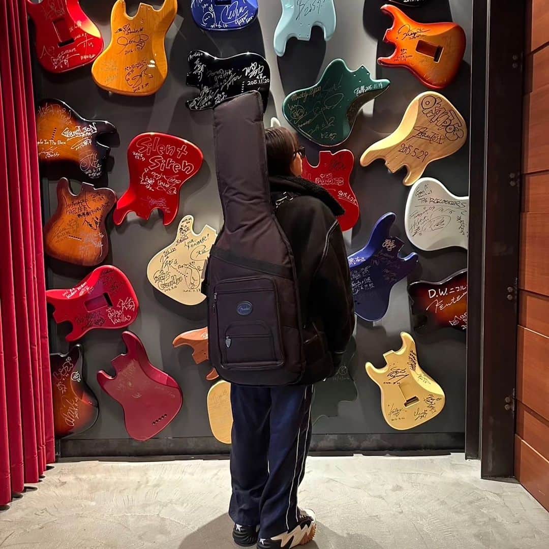 トメイトゥのインスタグラム：「1.Electric guitar」
