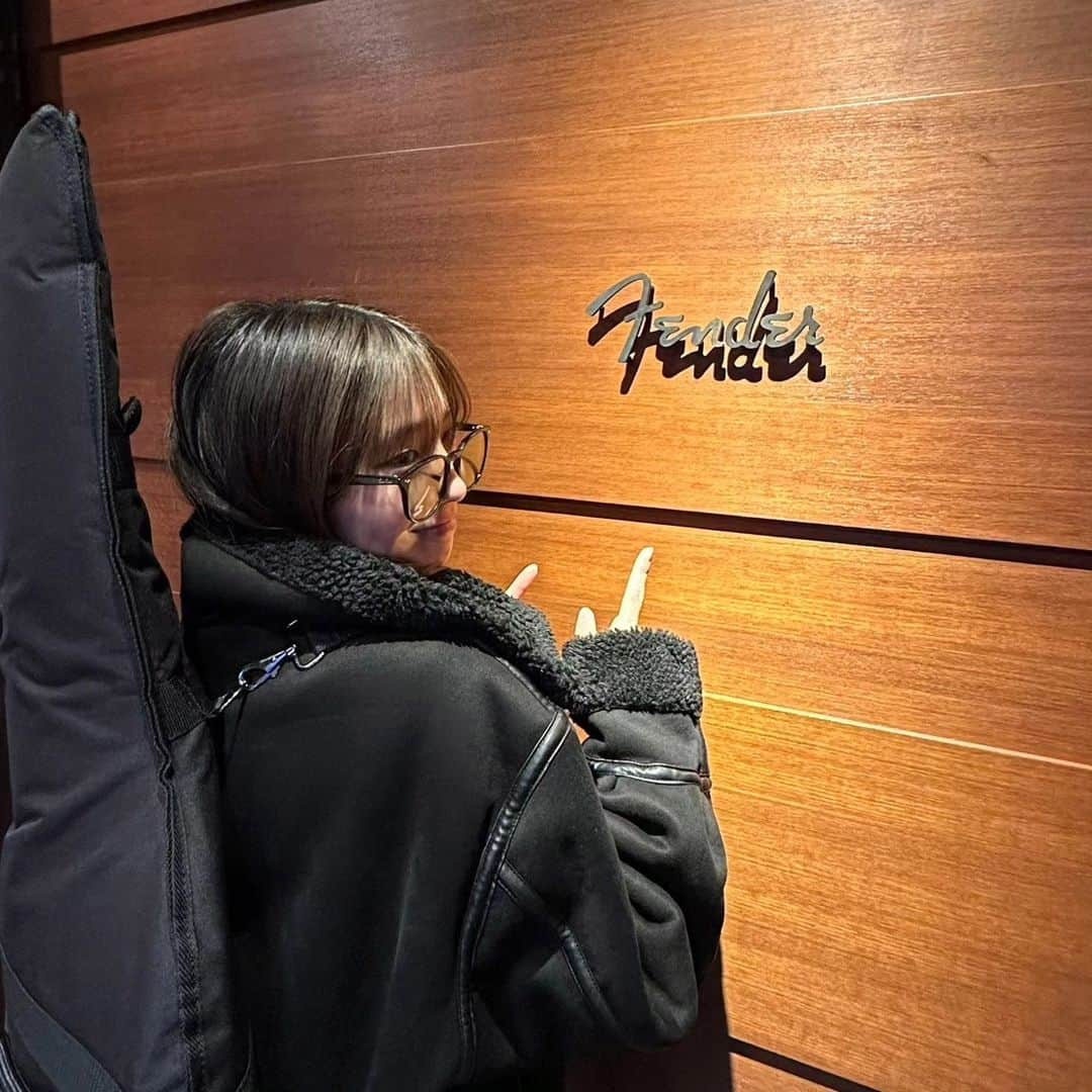 トメイトゥさんのインスタグラム写真 - (トメイトゥInstagram)「1.Electric guitar」12月3日 20時29分 - tomato._.10810