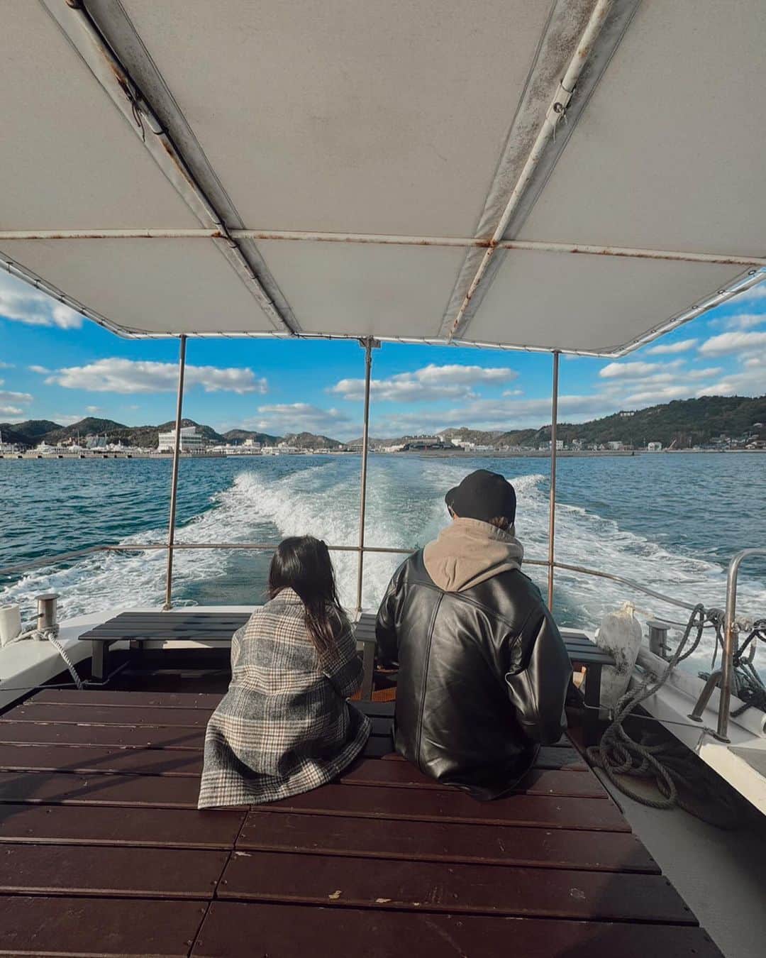 山中美智子さんのインスタグラム写真 - (山中美智子Instagram)「岡山空港から宇野港へ移動して 船にのって15分🚢 アートの島　直島に到着✨  憧れのサウナがあるグランピング🧖‍♀️  @sanamane_naoshima  へ🌴  みんなでこれました✌🏾  芸術的で美しいサウナで汗を流して 海へ🌊  2ラウンドで整ったの初めて✨  こんなに美しいサウナ見た事ないです✨  ちなみに、こちらイメージされているのはサザエだそうです🐚」12月3日 20時32分 - alexiastam1988