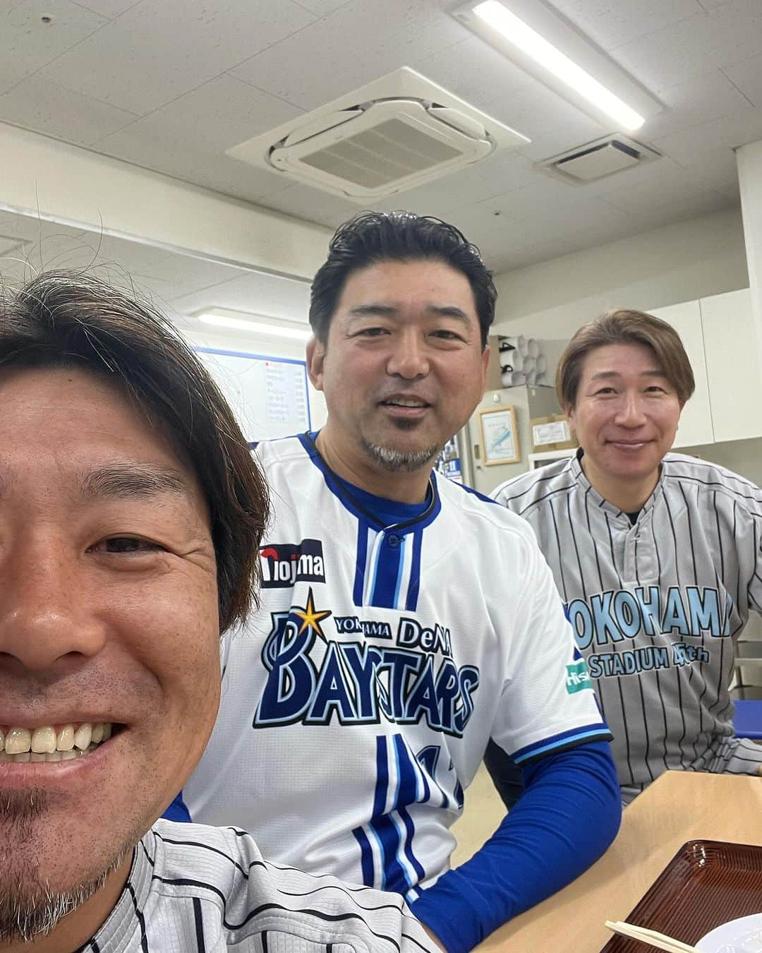 黒羽根利規さんのインスタグラム写真 - (黒羽根利規Instagram)「すごいメンバーの方たちと野球できてサイコーでしたー😍 甲子園を目指すきっかけになった松坂さんともバネフレームしてもらいました🥺 顔のデカさ😆  みなさんありがとうございました😊 part①  #松坂大輔　さん #平成の怪物 #山口俊 #福田永将 #下水流昂 #斎藤隆　さん #多村仁志　さん #森野将彦　さん #野村弘樹　さん #内藤雄太　さん #山口鉄也　さん #小池正晃　さん #秋山翔吾 #上地雄輔　さん #バネフレーム #の嵐」12月3日 20時32分 - toshiki_k42