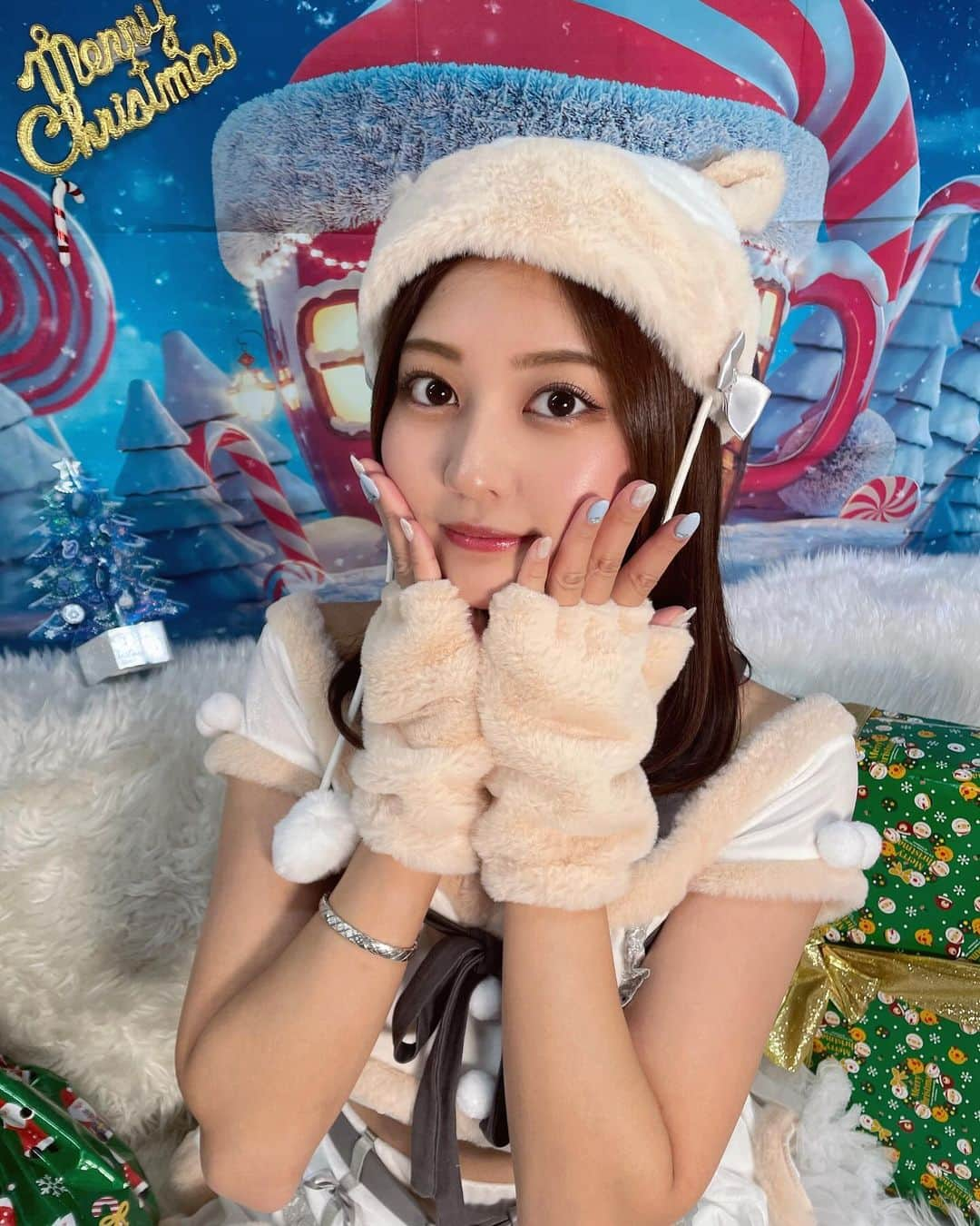 林ゆめのインスタグラム：「猫耳サンタ🐱 もう12月だ〜早い🥹」