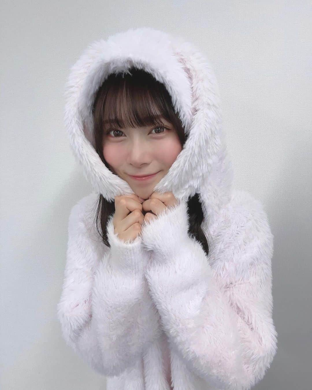 瀧本弥生さんのインスタグラム写真 - (瀧本弥生Instagram)「うさぴょんパジャマ🐰🎀  ♡  ♡  #オンラインお話し会　今週もありがとうございました♡ みなさんからの愛で安眠できそうです💭💭  #NMB48 #アイドル　#04 #05 #05년생  #idol #パジャマ　#ジェラピケ　#コスプレ #アイドルヘア #大阪　#ピンク加工」12月3日 21時00分 - yayoi_845_48