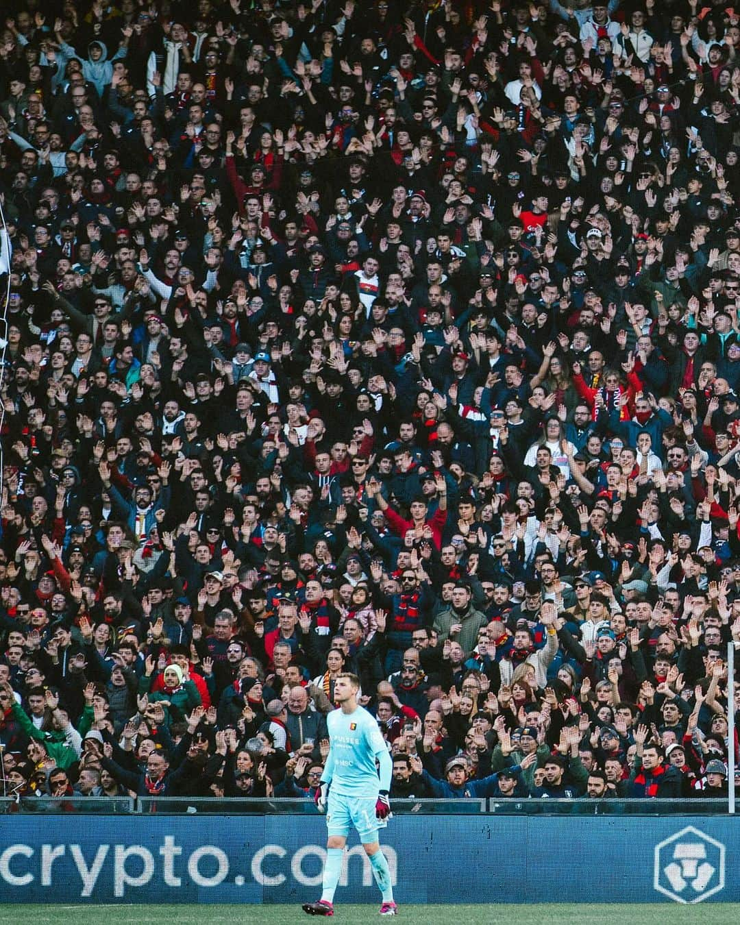 ジェノアCFCのインスタグラム：「📸🔴🔵📸」