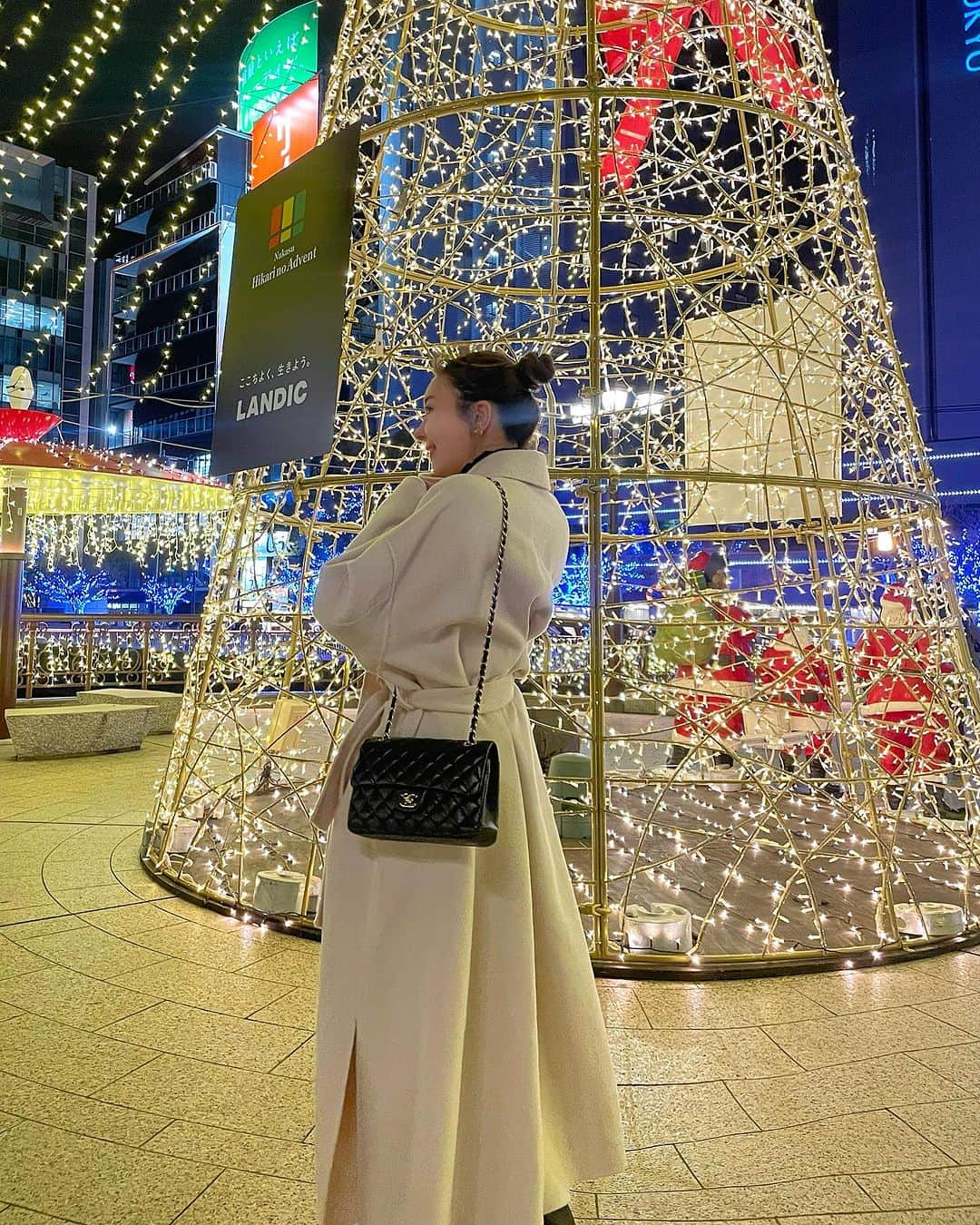 関綾乃さんのインスタグラム写真 - (関綾乃Instagram)「福岡にて初イルミ🎄✨ ・ ・ ・ コートは @charol___official 🫶 ・ ・ ・ 福岡はイルミネーション見に行ってもそんなに人がいっぱいじゃないから良き☺️🙌 ・ ・ ・ みんなはイルミネーションもうみたっ🎄🩷？ ・ ・ ・ #福岡イベント #福岡イベント情報 #福岡おでかけ#福岡旅行 #福岡クリスマスマーケット #クリスマスアドベント #中洲」12月3日 20時45分 - ayano_1220