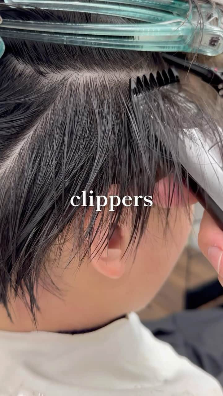 Seiichiro Kawakamiのインスタグラム：「clippers👍 . ➖➖➖➖➖➖➖➖➖➖➖➖➖➖ . 《《　ご予約　》》 【平日】10時～20時 〜【Price】〜 カット_6800円 カラー_8800円 カット＋カラー_12000円 カット＋ダブルカラー_21000円 カット＋3Dハイライト_21000円 カット＋パーマ_13000円 カット＋縮毛矯正_21000円 髪質改善トリートメント_8800円 . ➖➖➖➖➖➖➖➖➖➖➖➖➖➖ . #cut #bob #カット動画 #切 #銀座美容室」