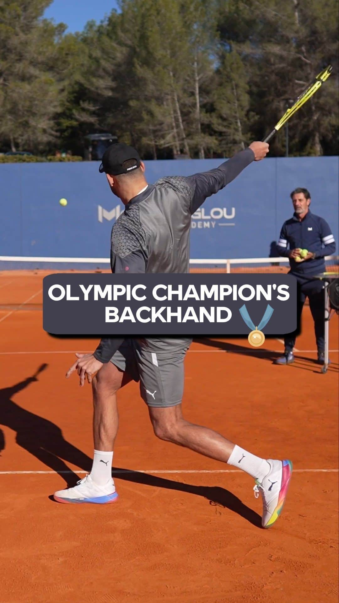 フローラン・マナドゥのインスタグラム：「Very friendly training session with multiple champion (and 2012 Olympic champion) Florent Manaudou! He has a great one-handed backhand and I was happy to work with him on his stance to increase power and accuracy. With so many muscles in your legs, you can be grounded! #tennis #tennislove #tennislife #swimming #tennistips」