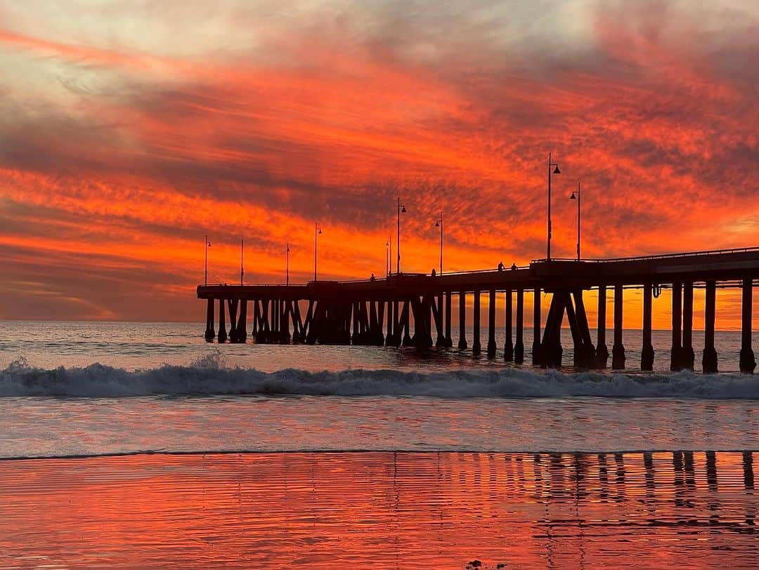 ケリー・ゲイルのインスタグラム：「Nothing beats a good sunset.. except maybe a good sunrise🌅」
