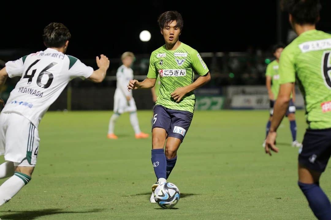 ガイナーレ鳥取さんのインスタグラム写真 - (ガイナーレ鳥取Instagram)「【トップチーム】 この度、#知久航介 選手につきまして、契約満了に伴い、来シーズンの契約を更新しないこととなりましたので、お知らせいたします。   2年間共に戦ってくれて、ありがとう。  💬知久選手コメント 今シーズン限りでチームを離れることになりました。 自分をJリーガーにしてくれたこのクラブには感謝しかありません！ そして、常に最高の応援を届けてくれたサポーターの皆様、スポンサーの方々、本当にありがとうございました。 特に、昨日の鹿児島戦の様な雰囲気の中でプレーできたことはサッカー選手としてこの上なく幸せでした。 あの応援のおかげで、まだまだ頑張ろうと心から思うことができました。 自分自身、決して成功とは呼べない2シーズンでしたが、これからの人生において必ずプラスになると信じています。 いつかまた、Axisバードスタジアムに帰って来られるように精進します。 最後に、この2年間関わってくれた全ての皆様、本当にありがとうございました。  #ガイナーレ鳥取」12月3日 12時02分 - gainare_tottori