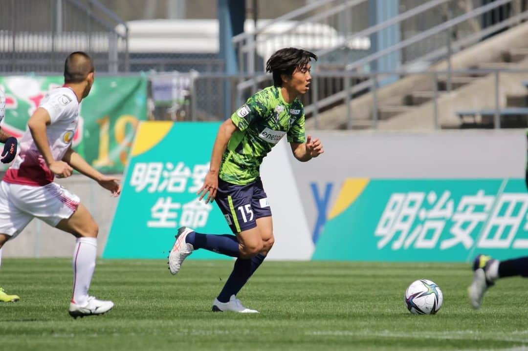 ガイナーレ鳥取さんのインスタグラム写真 - (ガイナーレ鳥取Instagram)「【トップチーム】 この度、#知久航介 選手につきまして、契約満了に伴い、来シーズンの契約を更新しないこととなりましたので、お知らせいたします。   2年間共に戦ってくれて、ありがとう。  💬知久選手コメント 今シーズン限りでチームを離れることになりました。 自分をJリーガーにしてくれたこのクラブには感謝しかありません！ そして、常に最高の応援を届けてくれたサポーターの皆様、スポンサーの方々、本当にありがとうございました。 特に、昨日の鹿児島戦の様な雰囲気の中でプレーできたことはサッカー選手としてこの上なく幸せでした。 あの応援のおかげで、まだまだ頑張ろうと心から思うことができました。 自分自身、決して成功とは呼べない2シーズンでしたが、これからの人生において必ずプラスになると信じています。 いつかまた、Axisバードスタジアムに帰って来られるように精進します。 最後に、この2年間関わってくれた全ての皆様、本当にありがとうございました。  #ガイナーレ鳥取」12月3日 12時02分 - gainare_tottori