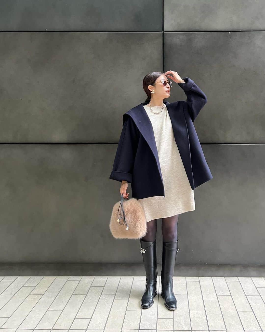 Ayaさんのインスタグラム写真 - (AyaInstagram)「11月コーデまとめ 見事にベージュかグレー ❶tops @etretokyo  pants @uniqlo  boots @therow bag @delvaux  ❷tops @deuxiemeclasse  shirt dress @un_number.official  pants @zara  ❸outer @spickandspan_jp  pants @zara  ❹jacket @gu_for_all_  shirt dress @un_number.official  boots @hermes bag @chanelofficial  ❺jacket @prankproject_official  skirt @slobeiena  tulle @un_number.official  ❻Knit ONE PIECE @rakuten_official  outer @un_number.official  boots @hermes bag @ludlow_official  ❼tops @deuxiemeclasse  cape @rakuten_official  pants @un_number.official  scarf　@maxmara bag @zanchetti_japan  ❽bag @zara  scarf　@uniqlo_jp  ❾Knit set up @urs_official  outer @un_number.official  boots @newbottega  ➓jacket @thefrankieshop  pants @zara scarf @maxmara  #コーデまとめ#11月コーデ#ワントーンコーデ」12月3日 12時12分 - aya_green1010