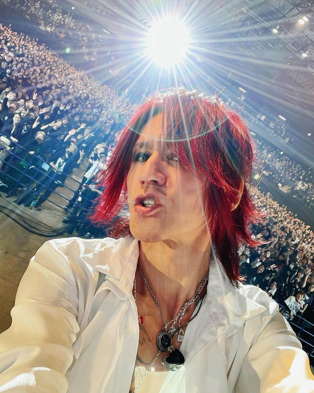 SUGIZOさんのインスタグラム写真 - (SUGIZOInstagram)「From Sendai with Love 1202.  昨夜LUNA SEAゼビオアリーナ仙台公演初日。 流石正真正銘第２の故郷、みんな最高だった！ 寒〜い仙台が世界一熱い場所だった！本当にありがとう！ 今日、Day２。今この瞬間のLUNA SEAを絶対に見逃さないで！ 一緒に最幸の昇天をしよう！  #LUNASEA #SUGIZO #DUAL_ARENA_TOUR_2023 #MOTHE_OF_LOVE_MOTHER_OF_HATE #UNENDING_STYLE #MOTHERvsSTYLE #ゼビオアリーナ仙台」12月3日 12時18分 - sugizo_official