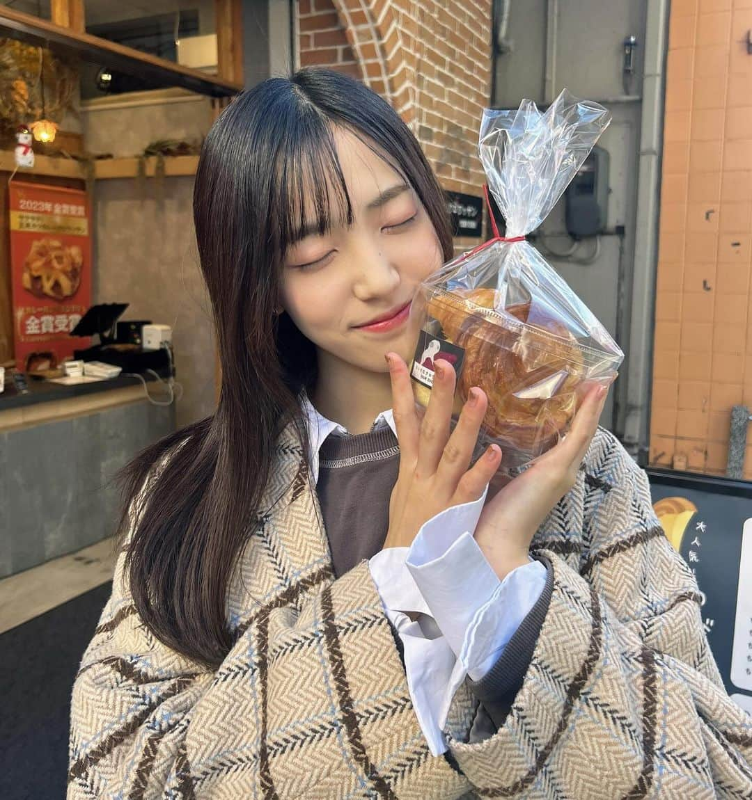 下尾みうさんのインスタグラム写真 - (下尾みうInstagram)「🥐パン活🥐vol.15 YOUR OVEN  小さなパンがたくさんの可愛いパン屋さん！すべてちいかわ👶 空間すべてが素敵💓   #パン #パン活 #빵 #빵스타그램 #akb48 #아이돌 #パン好きな人と繋がりたい #youroven #祖師ヶ谷大蔵 #伸びるクロワッサン #小さなクロワッサン」12月3日 12時23分 - miumiu1343