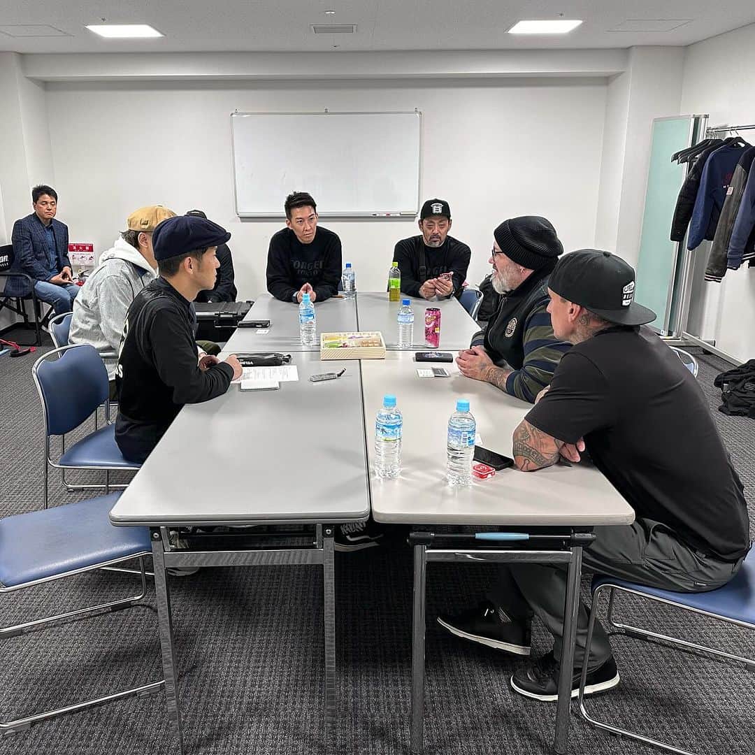 ケアリー・ハートのインスタグラム：「Press room @mooneyesjp w/ the legend @forsaken_industries talking motorcycles. Really cool to sit down w/ Japanese magazines and talk all things motorcycles, culture, and builders. Definitely a humbling experience to be here. @indianmotorcycle」