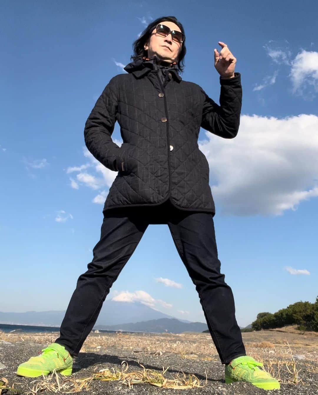 池田鉄洋さんのインスタグラム写真 - (池田鉄洋Instagram)「撮影で行った静岡 足の間に見えるは富士山🗻」12月3日 12時28分 - ikedatetsuhiro