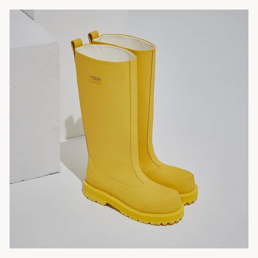 オニツカタイガーのインスタグラム：「. ミラノファッションウィークで発表された SS24 YELLOW COLLECTIONより#NANKYOKUTIGERBOOT が発売。  銀座コンセプトストアと公式オンラインストアのみで購入いただけるリミテッドピース。  #OnitsukaTiger #オニツカタイガー」