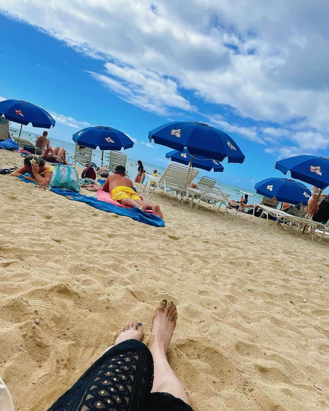 源崎トモエさんのインスタグラム写真 - (源崎トモエInstagram)「せっかくだから、一度は行っておきたいなって思って ビーチにも行ってきたよ🏖️  ちょこっと遊んで、そのあとは日差しが強すぎて嫌で ずっと日傘に閉じ籠ってた🤣 きっとビーチで遊ぶの向いてない🤣  海は眺めてる方が好きです🙈🏖️  #beach #ocean #sea #sunny #swimwear  #海 #ビーチ #海水浴 #水着 #砂浜 #太陽」12月3日 12時38分 - ggeenn1119