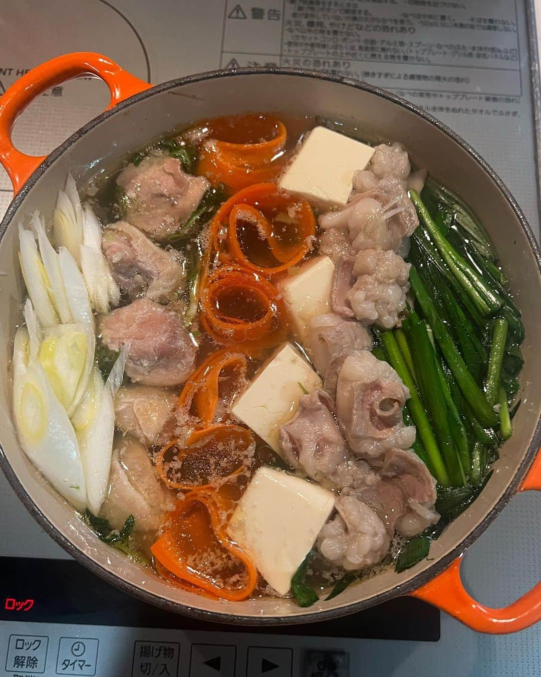 神谷麻美さんのインスタグラム写真 - (神谷麻美Instagram)「#もつ鍋 作ったよ～🥰🍲💖✨️  #焼き鳥貴 の#博多贅沢もつ鍋セット で作ったよ💖🥰✨️  焼鳥屋さんが作る濃厚鶏白湯スープに #牛もつ と#鶏もも 肉 が入ってて、 贅沢で濃厚でかなり美味しかったぁ🥰💖👩‍🍳🍲✨️  薬味のゆず辛も入れると、すごいゆずの味して美味しかった❣️🥰🍊✨️  私は、入れないそのままが好き🍲🥰💖✨️  PR @yakitori__taka #博多もつ鍋 #もつ鍋お取り寄せ #お取り寄せ鍋 #通販グルメ」12月3日 12時54分 - asamice428