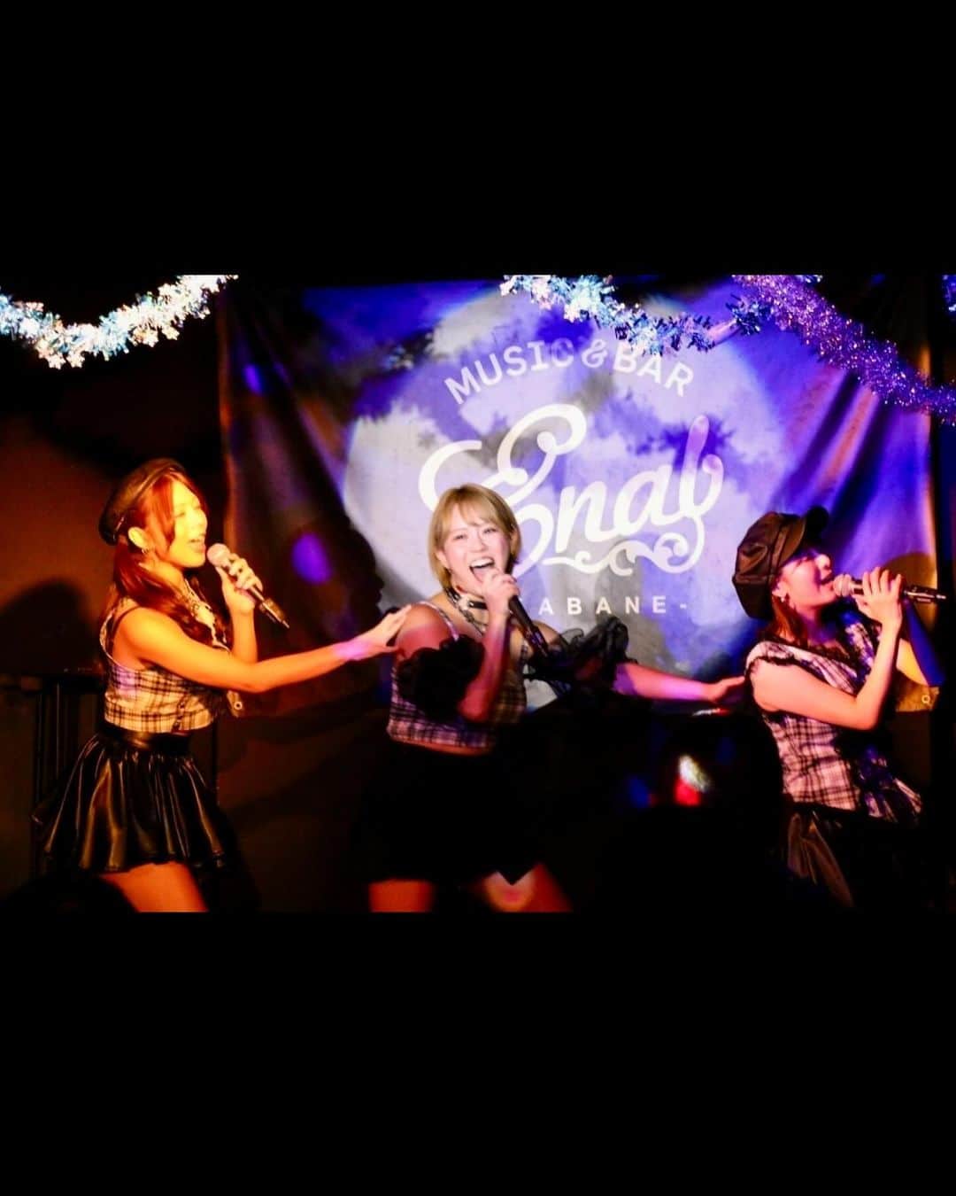 亜矢みつき（神谷充希）さんのインスタグラム写真 - (亜矢みつき（神谷充希）Instagram)「👩‍🎤〽️  歌もダンスも下手っぴ💃 楽しきゃいいぢゃん‼︎  10枚目、あずにゃんとみっきーの引退発表聞いて泣いちゃった豊ちゃん。かわちい🤤  #あわスプ」12月3日 13時04分 - ma.yamitsuki