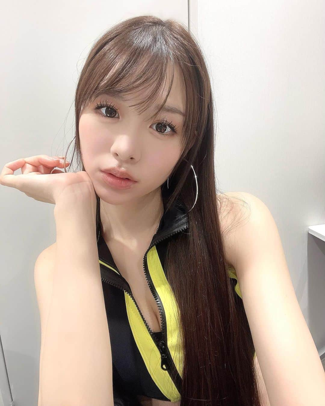 松田蘭のインスタグラム：「本日はスーパービッグバン ラウンドガールのお仕事で横浜武道館に来てます🥊⭐︎  #スーパービッグバン #ラウンドガール」