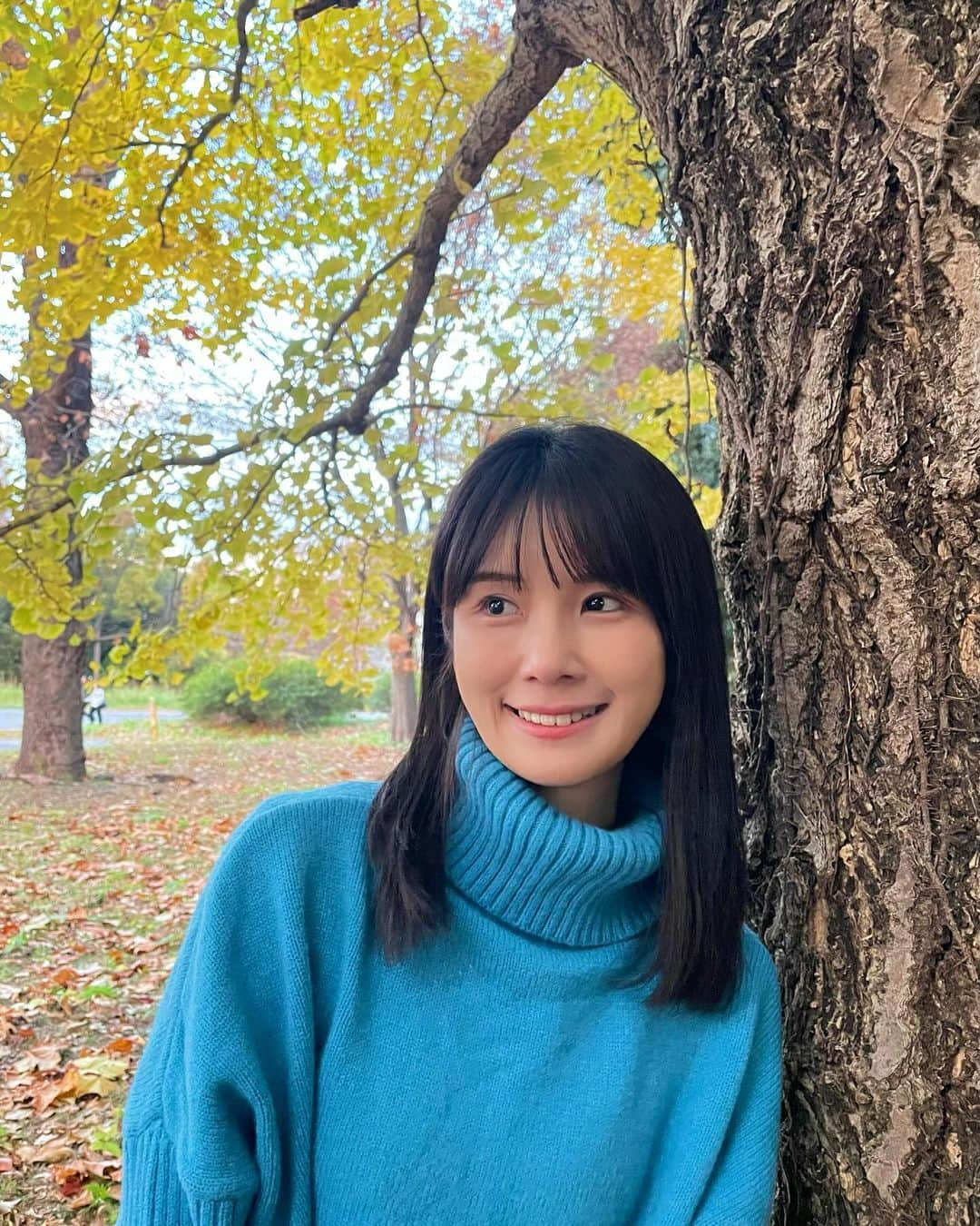 道重佐保さんのインスタグラム写真 - (道重佐保Instagram)「良き週末をお過ごしください🍁🍂  #写真集みたいなショット#✌🏻️   #最後の1枚 #何考えちょったんやろう #おなかすいていたのかもしれない #ふふふ  . . . #紅葉 #autumn #autumnvibes🍁 #autumleaves #🍁 #ginkgo  #portrait #japanesegirl #ig_japan #followme #ootd #日本的 #山口県出身 #道重佐保 #michishigesaho」12月3日 13時15分 - sahomichishige