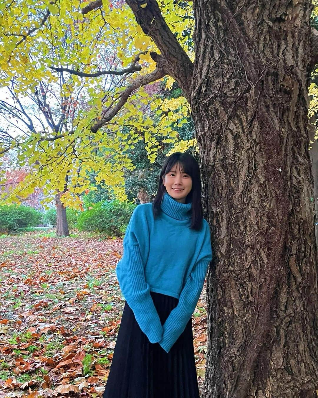 道重佐保さんのインスタグラム写真 - (道重佐保Instagram)「良き週末をお過ごしください🍁🍂  #写真集みたいなショット#✌🏻️   #最後の1枚 #何考えちょったんやろう #おなかすいていたのかもしれない #ふふふ  . . . #紅葉 #autumn #autumnvibes🍁 #autumleaves #🍁 #ginkgo  #portrait #japanesegirl #ig_japan #followme #ootd #日本的 #山口県出身 #道重佐保 #michishigesaho」12月3日 13時15分 - sahomichishige