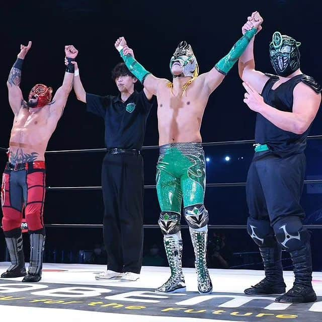 プロレスリング・ノアのインスタグラム：「2023年12月2日 神奈川・横浜武道館 【NOAH the BEST 2023】  アレハ＆ニンジャが好調アピール。 1.2有明GHCジュニアタッグ王座3WAY戦へ弾み。  ■見逃し配信はwrestle UNIVERSE‼️ 👀https://www.wrestle-universe.com/lives/nARCkxgsXJYUGzkr4eQWk1 . . ■プロレスリング・ノア大会スケジュール・チケット詳細はこちら↓ https://www.noah.co.jp/schedule/ -詳しくはプロフィール画面に記載のURLからご覧ください- . 🔥NOAHを見るならWRESTLE UNIVERSE‼️🔥 . 🖥️【WRESTLE UNIVERSEはこちら】 👀https://www.wrestle-universe.com/ . . Hello to all Pro-Wrestling fans overseas!! WRESTLE UNIVERSE ,the leading wrestling video subscription site,Please register!! . ⏯️WRESTLE UNIVERSE is here!! 👀https://www.wrestle-universe.com/ . . . #noah_ghc #NOAHTHEBEST #プロレスリングノア #prowrestlingnoah #プロレス #prowrestler #prowrestling #ABEMA #wrestleUNIVERSE #プロレスフォト #instaprowrestling」