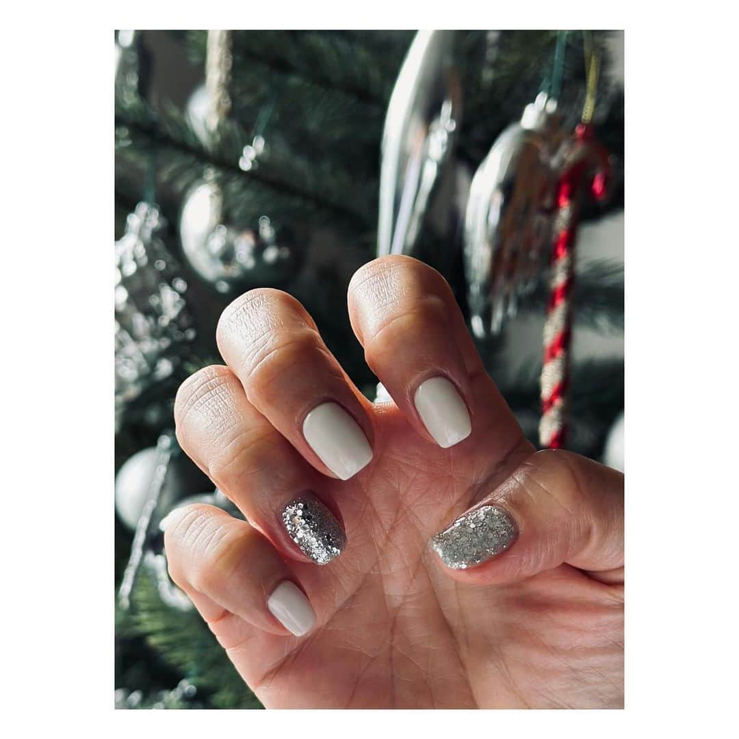 yori designerさんのインスタグラム写真 - (yori designerInstagram)「White Xmasをイメージした New nail💅」12月3日 13時34分 - yoko915