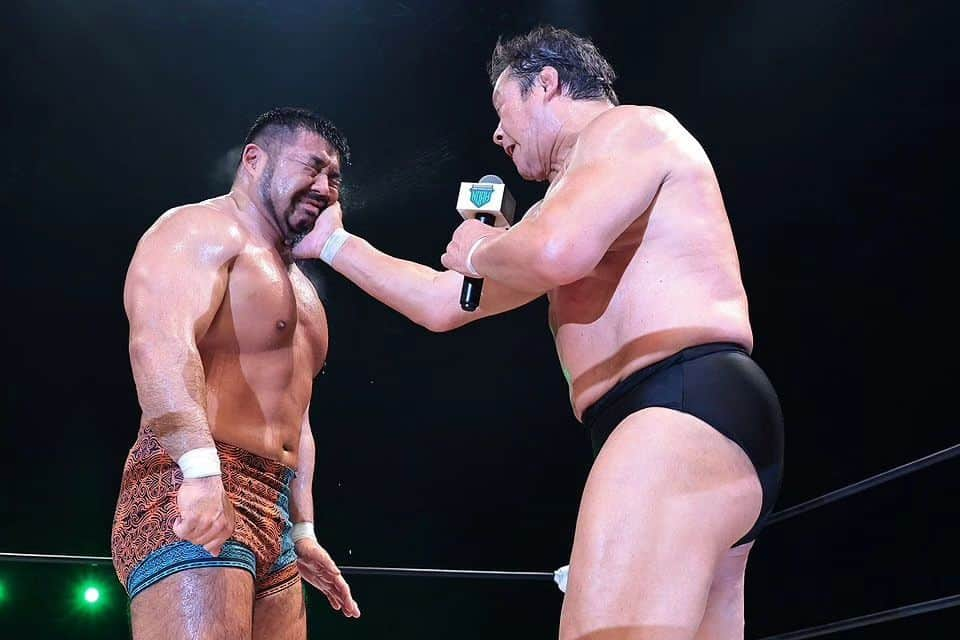 プロレスリング・ノアのインスタグラム：「2023年12月2日 神奈川・横浜武道館 【NOAH the BEST 2023】  拳王＆人生と征矢＆藤波による師弟タッグ対決が実現。 拳王から直接初勝利の征矢が“師”藤波へ公開謝罪し、悲願の戴冠を誓う。  征矢「今日俺とタッグを組んでいただき、誠にありがとうございました。それと改めて15年前...本当にご迷惑をおかけしました!!1.2有明、必ず勝って僕のチャンピオン姿、見てください!!」  藤波「いいか、今言った言葉忘れるなよ。お客さんみんな聞いてるんだぞ。俺への謝罪なんていらないんだよ、そんなものは。いいか、俺はお前の成長だけ見られればいいんだ。次にお前がベルトを巻くの、俺は見てるからな。いけよ!!」  ■見逃し配信はwrestle UNIVERSE‼️ 👀https://www.wrestle-universe.com/lives/nARCkxgsXJYUGzkr4eQWk1 . . ■プロレスリング・ノア大会スケジュール・チケット詳細はこちら↓ https://www.noah.co.jp/schedule/ -詳しくはプロフィール画面に記載のURLからご覧ください- . 🔥NOAHを見るならWRESTLE UNIVERSE‼️🔥 . 🖥️【WRESTLE UNIVERSEはこちら】 👀https://www.wrestle-universe.com/ . . Hello to all Pro-Wrestling fans overseas!! WRESTLE UNIVERSE ,the leading wrestling video subscription site,Please register!! . ⏯️WRESTLE UNIVERSE is here!! 👀https://www.wrestle-universe.com/ . . . #noah_ghc #NOAHTHEBEST #プロレスリングノア #prowrestlingnoah #プロレス #prowrestler #prowrestling #ABEMA #wrestleUNIVERSE #プロレスフォト #instaprowrestling」