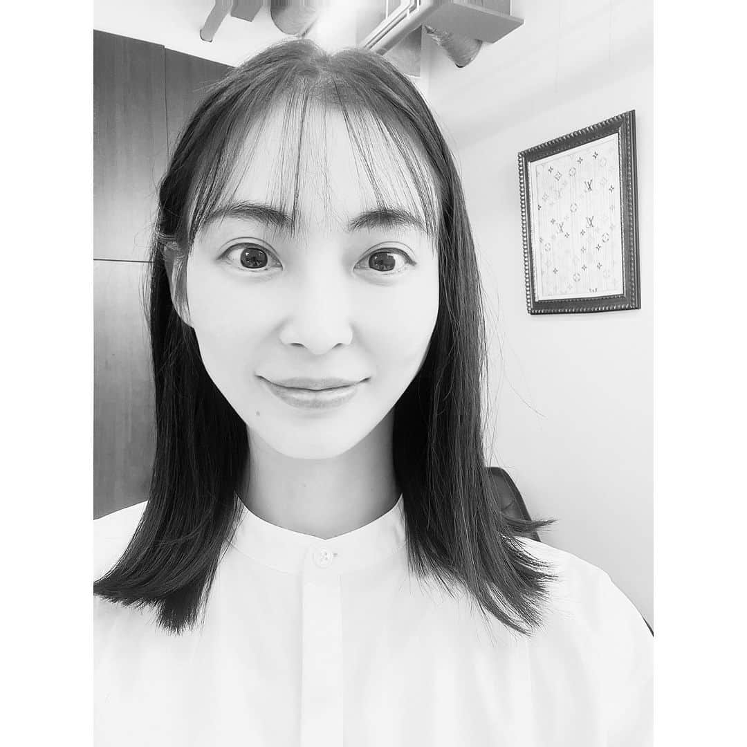 押切もえさんのインスタグラム写真 - (押切もえInstagram)「善き日に、髪を切っていただきました。  後ろは15cmくらい。 前髪は4年とか5年ぶりに。  てるさま @mitsuteru_asahi いつもありがとうございます！  #sunvalley」12月3日 13時47分 - moe_oshikiri