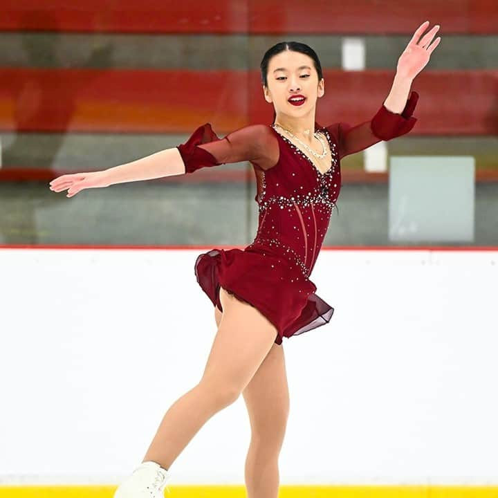 Skate Canadaさんのインスタグラム写真 - (Skate CanadaInstagram)「From jaw-dropping routines to heart-stopping moments, day 3 of the #SCChallenge24 had it all! A round of applause for our junior men and women champions 🏆  @dat__sk8er__boi @lulu_lin_on_ice ______________  La troisième journée du #DéfiPC24 a certainement été riche en émotions ! Félicitations à nos champions juniors en patinage en simple masculin et féminin 🏆  📸 @danielleearlphotography」12月3日 14時04分 - skate_canada