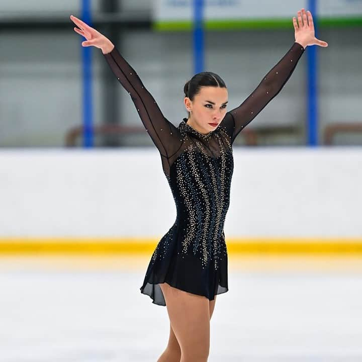 Skate Canadaさんのインスタグラム写真 - (Skate CanadaInstagram)「From jaw-dropping routines to heart-stopping moments, day 3 of the #SCChallenge24 had it all! A round of applause for our junior men and women champions 🏆  @dat__sk8er__boi @lulu_lin_on_ice ______________  La troisième journée du #DéfiPC24 a certainement été riche en émotions ! Félicitations à nos champions juniors en patinage en simple masculin et féminin 🏆  📸 @danielleearlphotography」12月3日 14時04分 - skate_canada