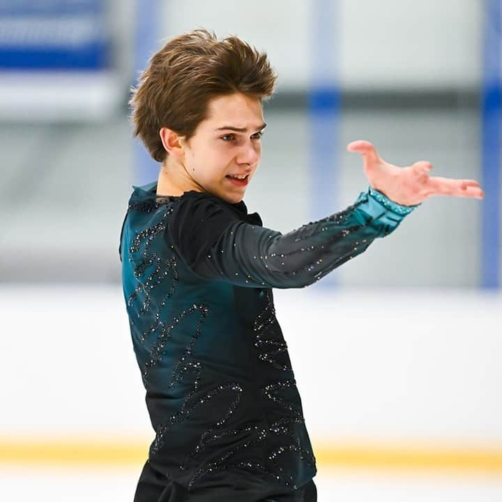 Skate Canadaのインスタグラム：「From jaw-dropping routines to heart-stopping moments, day 3 of the #SCChallenge24 had it all! A round of applause for our junior men and women champions 🏆  @dat__sk8er__boi @lulu_lin_on_ice ______________  La troisième journée du #DéfiPC24 a certainement été riche en émotions ! Félicitations à nos champions juniors en patinage en simple masculin et féminin 🏆  📸 @danielleearlphotography」