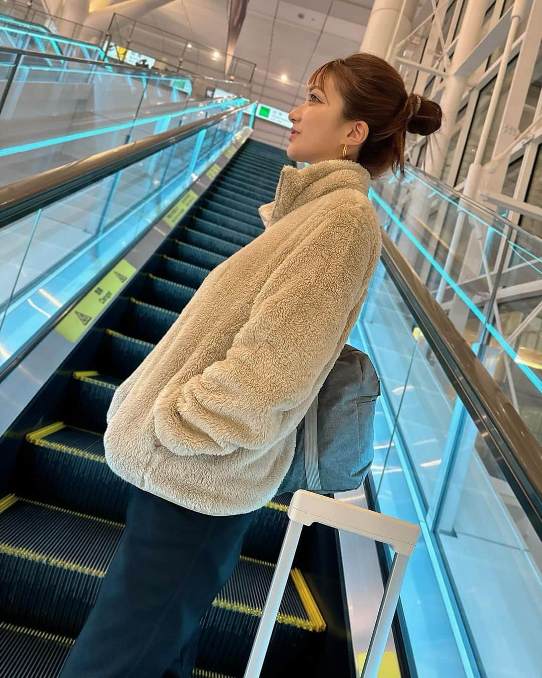 泉千尋さんのインスタグラム写真 - (泉千尋Instagram)「・  長時間フライト用✈️  移動着は上下、  @uniqlo_jp  @uniqlo   ファーリーフリースフルジップジャケット（長袖） 写真タップで商品情報みれますℹ️  寒い機内でも快適に過ごせるし😪 暑かったらさっと脱げるし 着心地も良くて最高なのです👍  ・ ・ ・  #UNIQLO#lifewear #ユニクロ#ユニクロコーデ #ユニクロ購入品 #uniqloコーデ #海外旅行#海外旅行コーデ#移動着#部屋着#フリース#uniqlolifewear #ユニクロ新作 #海外旅行大好き #飛行機好き#羽田空港#国際線」12月3日 14時08分 - izumi.chihiro76