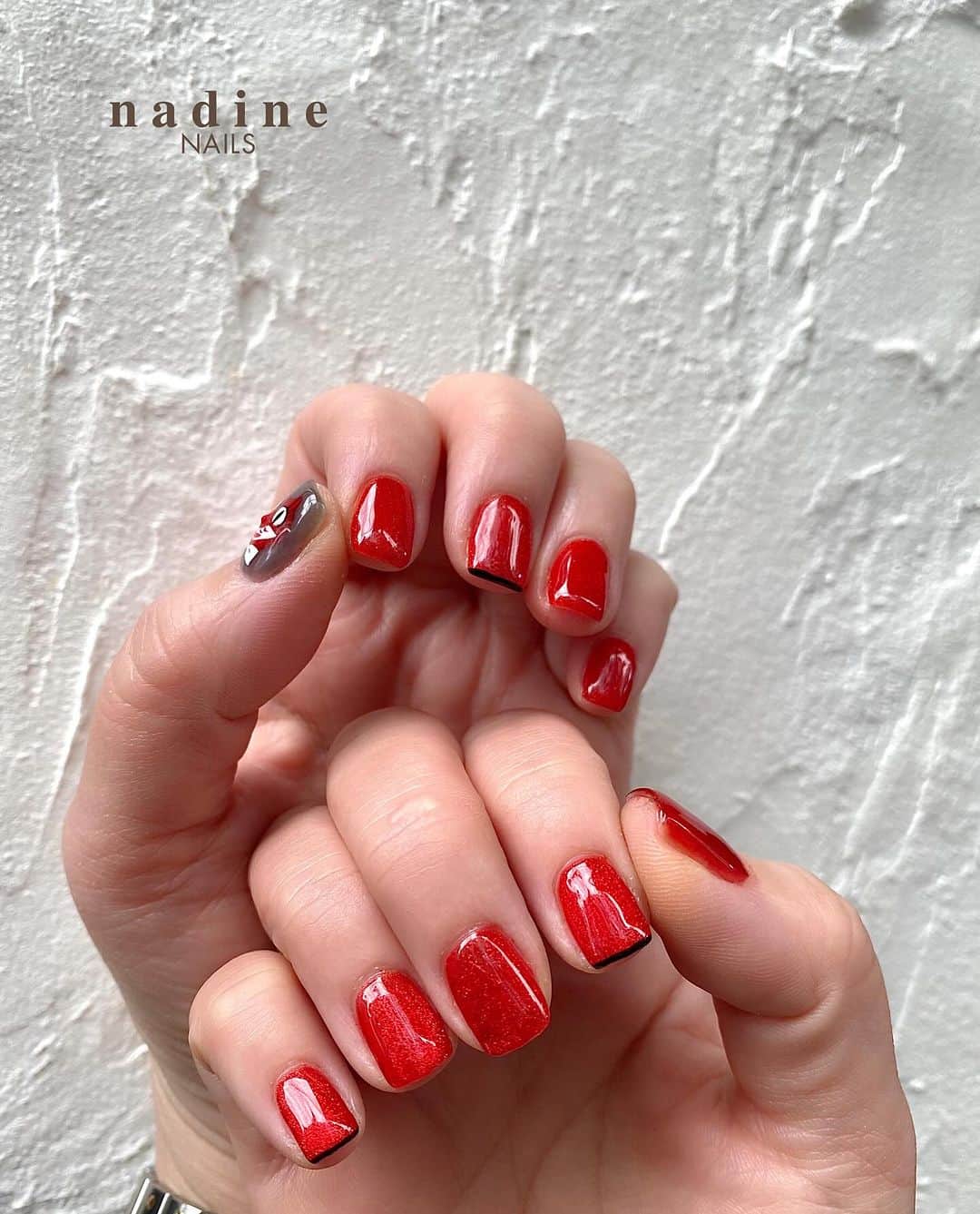 nadineNAILSさんのインスタグラム写真 - (nadineNAILSInstagram)「❤️𓂃 𓈒🐈‍⬛  ありがとうございます☺︎   #kitcatclock  #冬ネイル  #rednails  #赤ネイル  #マグネットネイル    nail sheet 🪐‪ @lavankomono   *─────────────────────────*   * * * #個性派ネイル #シンプルネイル #ミラーネイル #オシャレネイル #大人ネイル #恵比寿ネイルサロン #nailstagram  #winternnails #ebisunailsalon #newnails  #nadinenails #美甲 #tgel #젤네일 #네일아트 #네일스타그램 #btsyoko #이달의네일 #겨울네일 #자석네일 #레드네일」12月3日 14時08分 - nadine_nails_