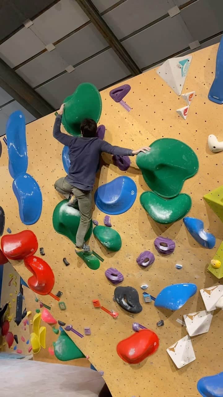 杉本怜のインスタグラム：「お久しぶりの @flatbouldering でセット！ やりたい放題やらせてもらいました！みなさん楽しんでください！  #mammut #lasportiva #東京粉末 #グラビスアーキテクツ @mammut_japan @lasportivajp @tokyopowder」