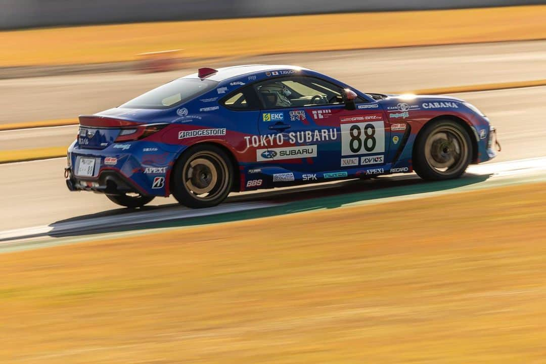 井口卓人さんのインスタグラム写真 - (井口卓人Instagram)「2023 TGR 86/BRZ Cup Round,7 FUJI【Team Takuty】photo. 86/BRZ Cup第7戦富士スピードウェイの写真です📷  ♯87 千葉スバルレーシング 久保凛太郎 予選13位・決勝7位  ♯88 東京スバルレーシング 井口卓人 予選17位・決勝リタイア  チーム発足1年目で、#88 がシリーズチャンピオン、#87 がシリーズ6位を獲得することができました。沢山のご声援ありがとうございました😊  #益田和久カメラマン @masudakazuhisa_photographer」12月3日 14時28分 - takutoiguchi