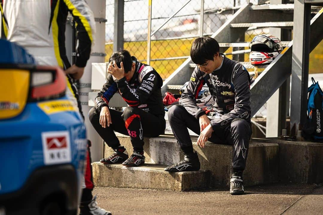 井口卓人さんのインスタグラム写真 - (井口卓人Instagram)「2023 TGR 86/BRZ Cup Round,7 FUJI【Team Takuty】photo. 86/BRZ Cup第7戦富士スピードウェイの写真です📷  ♯87 千葉スバルレーシング 久保凛太郎 予選13位・決勝7位  ♯88 東京スバルレーシング 井口卓人 予選17位・決勝リタイア  チーム発足1年目で、#88 がシリーズチャンピオン、#87 がシリーズ6位を獲得することができました。沢山のご声援ありがとうございました😊  #益田和久カメラマン @masudakazuhisa_photographer」12月3日 14時28分 - takutoiguchi