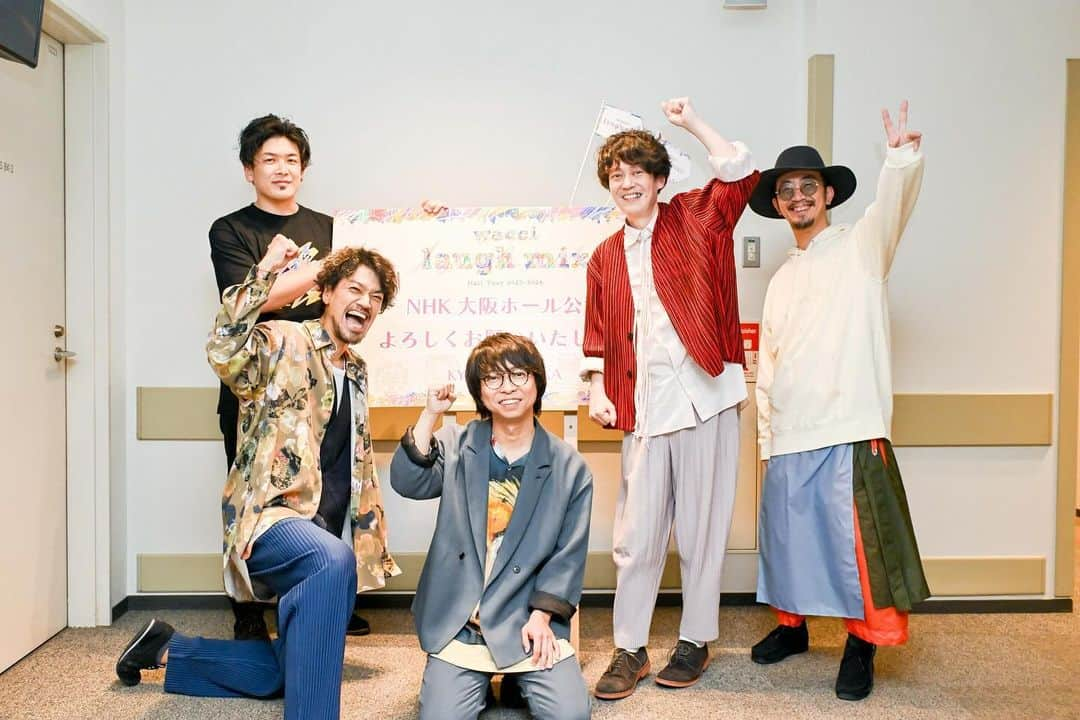 因幡始さんのインスタグラム写真 - (因幡始Instagram)「wacci Hall Tour 2023~2024 -laugh mix- 初日の大阪公演、無事終了しました‼️  何だかもう、最初から最後までただひたすらに楽しい時間だったな😁 そして、初日なのにまるでツアーファイナルかのような達成感があって「ああ、終わっちゃった…」みたいな変な感覚に陥ってる(笑) 今回のセットリストの影響❓ それともお客さんのテンションの高さ❓  いずれにせよこんなにガツンとくるライブ、楽しくないわけがない‼️ 各地でお会いできるのを楽しみにしておりますっ。 次回は年明け1/7宮城公演。 東北地方の方は全員集合で🖐️」12月3日 14時38分 - wacci_key_hajime