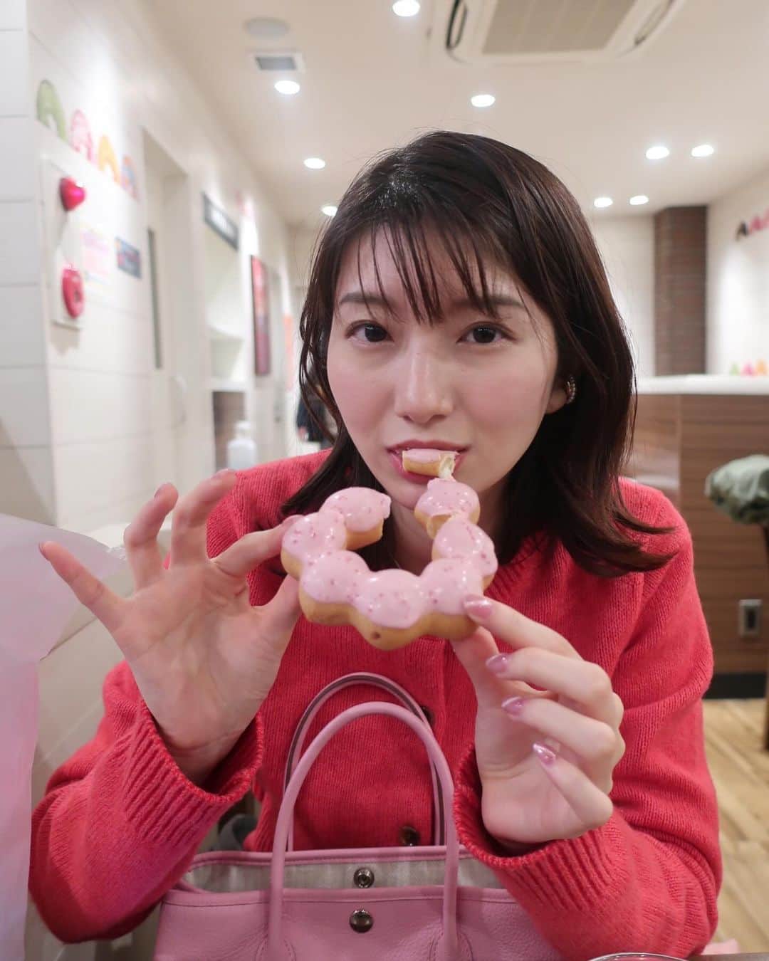 吉村恵里子さんのインスタグラム写真 - (吉村恵里子Instagram)「・ もっちりドーナツ！🍩 この日、ピンクと赤の比率が高めでした🎈」12月3日 14時47分 - yoshimura_eriko