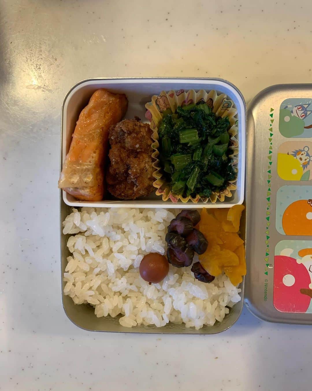 Boseさんのインスタグラム写真 - (BoseInstagram)「加山さんの料理本！ 光進丸で食べさせてもらったことのある、あの絶品料理のレシピがここに。 大袈裟なものだけじゃなく、普段から作れそうな気さくな料理もたくさん載ってるので、明日からのお弁当にも活かせそうです。 #加山雄三 #幸せの料理帳 #ゲバたん弁当」12月3日 14時54分 - bose_sdp