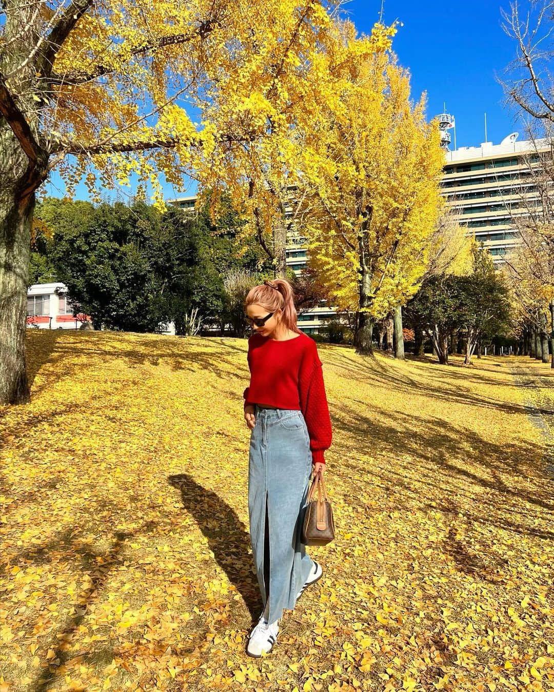 草野春香さんのインスタグラム写真 - (草野春香Instagram)「.  毎週のように紅葉見に行ってる💛🍁 ちなみにまた今週は熊本へ⛰🕊✨  〜𝟤𝟢𝟤𝟥 𝖲𝖧𝖤𝖨𝖭 𝖣𝖾𝖼 𝖸𝖾𝖺𝗋 𝖤𝗇𝖽 𝖲𝖺𝗅𝖾 𝖥𝖺𝗌𝗁𝗂𝗈𝗇 𝖯𝗋𝗈𝗆𝗈𝗍𝗂𝗈𝗇〜 試すたび、好きが見つかる。届くたび、好きが増えてく。  @shein_japan / @sheinofficial  🏷クーポンコード:EBSJP232 🏷商品ID: 15545783 ¥5,999まで15%OFF ¥6,000以上20%OFF (12月末まで有効)  #PR #SHEIN #SHEINforAll #SHEIN #SHEIN冬の感謝祭 #SHEINGoodFinds #loveshein #saveinstyle #jacket  #SHEIN購入品 #melirich #メリーリッチ #ニット #熊本 #冬コーデ #イチョウ並木 #熊本県庁 #熊本観光 #熊本旅行」12月3日 14時56分 - _haruka030_