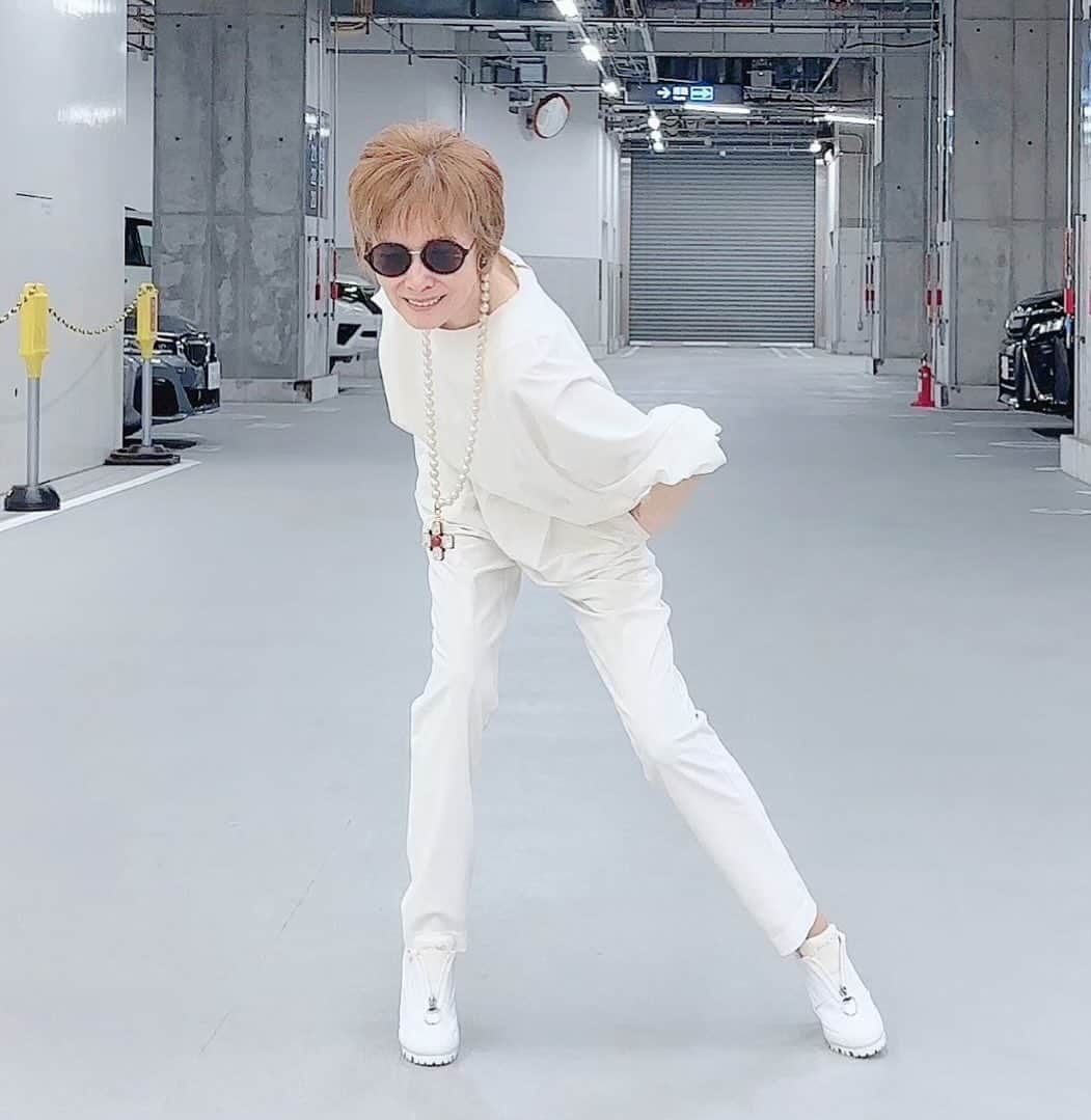 小柳ルミ子さんのインスタグラム写真 - (小柳ルミ子Instagram)「大好きなダウンタウン‼️  私の大好きなダウンタウンの 【ガキの使いやあらへんで】の出演が OnAirになります🖥️  今夜11：25〜 日テレ  ドリフの全員集合で培われた笑い はちゃめちゃに発揮されてると 思います😆‼️  興味のある方は 是非是非　 ご覧下さいませ😆👍  ⠀  #ダウンタウン⠀ #ガキの使いやあらへんで ⠀ #日テレ ⠀ #笑い ⠀ #お笑い芸人 ⠀ #ドリフターズ ⠀ #全員集合 ⠀ #大好き ⠀ #みてね ⠀ #ファッション ⠀ #アンコキーヌ ⠀ #藤島彩子 さん⠀ #chanel ⠀ #yello ⠀ #テレビ ⠀ #テレビ番組 ⠀ #写真 ⠀ #写真好きな人と繋がりたい」12月3日 15時09分 - rumiko_koyanagi