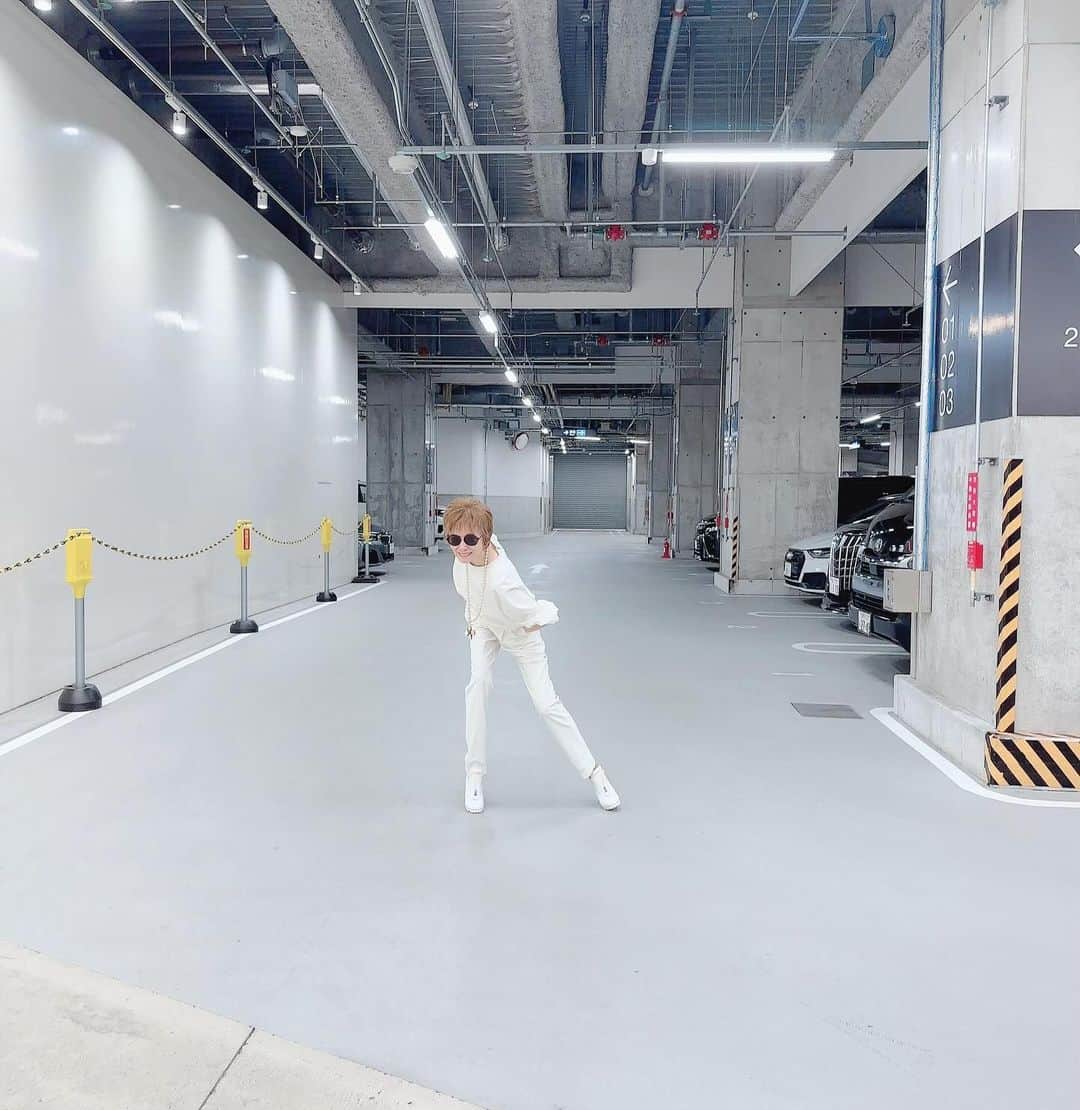 小柳ルミ子さんのインスタグラム写真 - (小柳ルミ子Instagram)「大好きなダウンタウン‼️  私の大好きなダウンタウンの 【ガキの使いやあらへんで】の出演が OnAirになります🖥️  今夜11：25〜 日テレ  ドリフの全員集合で培われた笑い はちゃめちゃに発揮されてると 思います😆‼️  興味のある方は 是非是非　 ご覧下さいませ😆👍  ⠀  #ダウンタウン⠀ #ガキの使いやあらへんで ⠀ #日テレ ⠀ #笑い ⠀ #お笑い芸人 ⠀ #ドリフターズ ⠀ #全員集合 ⠀ #大好き ⠀ #みてね ⠀ #ファッション ⠀ #アンコキーヌ ⠀ #藤島彩子 さん⠀ #chanel ⠀ #yello ⠀ #テレビ ⠀ #テレビ番組 ⠀ #写真 ⠀ #写真好きな人と繋がりたい」12月3日 15時09分 - rumiko_koyanagi