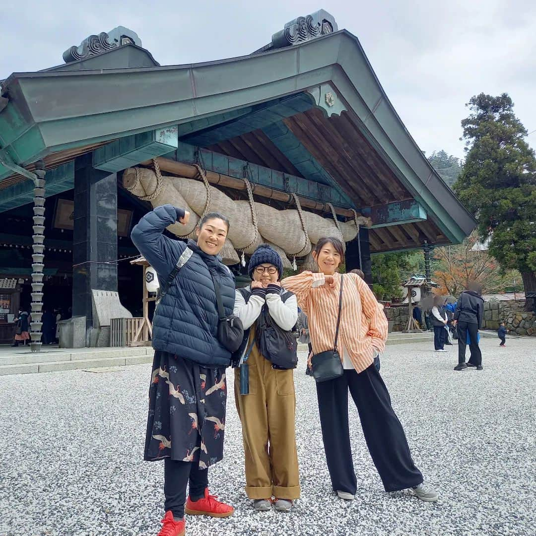 ぢゃいこさんのインスタグラム写真 - (ぢゃいこInstagram)「⛩️出雲大社⛩️ 今年もお参りできたことに感謝🙇‍♀️ こうして毎年お付き合いしてくれる後輩に感謝🙇‍♀️ #出雲大社 #神在祭  #神在月 #神議 #縁結 #ぢゃいこ #岡田直子 #服部ひで子 #吉本新喜劇」12月3日 15時10分 - dyaimeshi